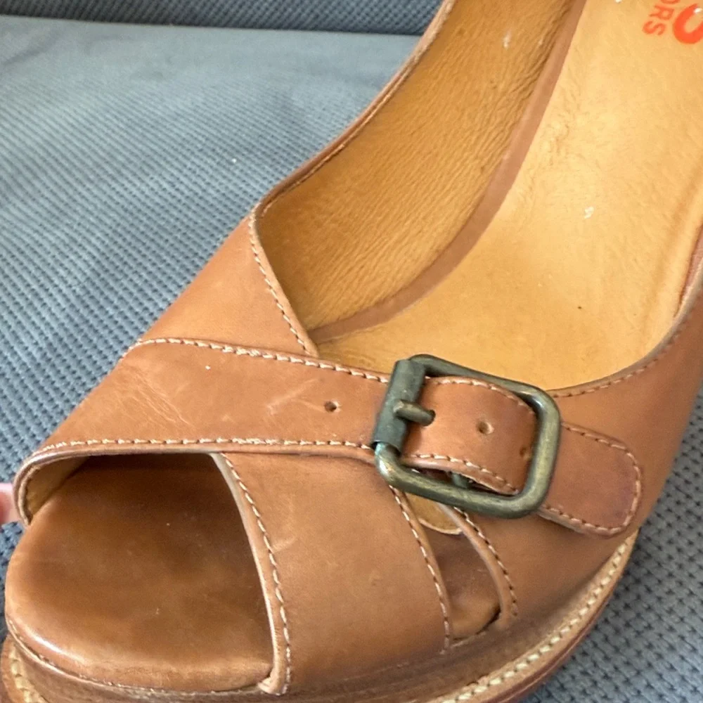 Michael‎ Kors Tan Buckle Peep-Toe Heels Size 9